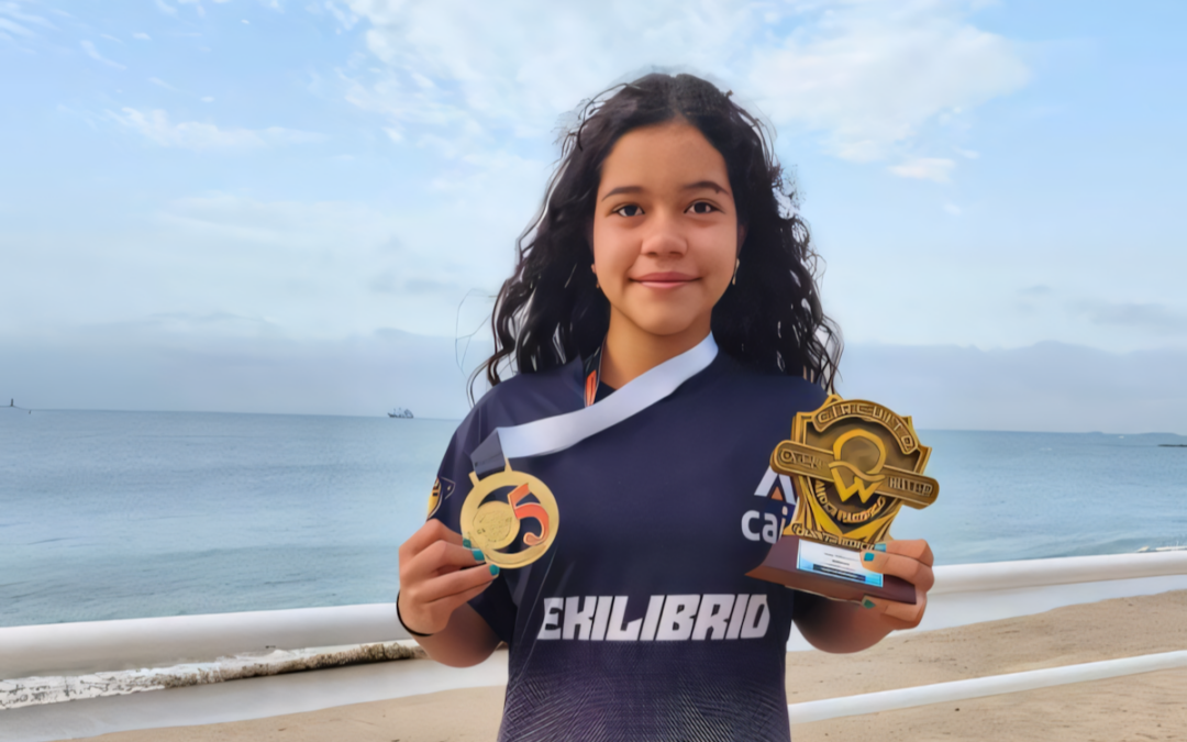 Zohe Ferrer, Estudiante de la Escuela Francesa de Cuenca, se Corona Campeona del Circuito de Aguas Abiertas Andes Pacífico 2025