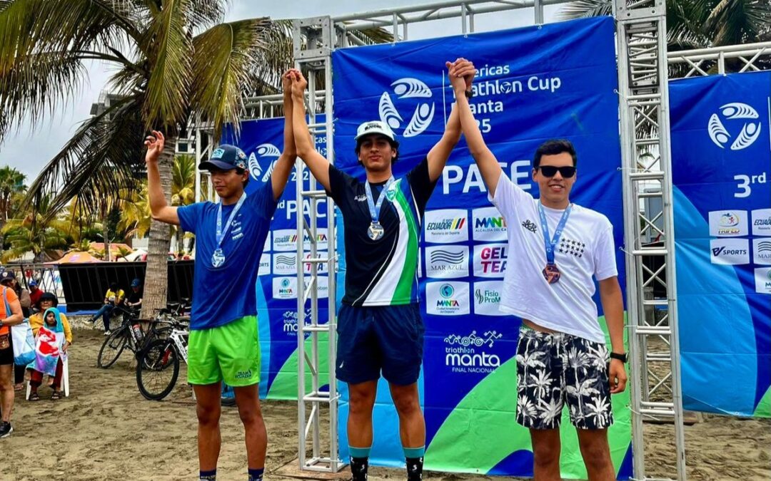 Juan Xavier Torres, estudiante de la EFC, se destaca en la Final Nacional de Triatlón Manta 2025