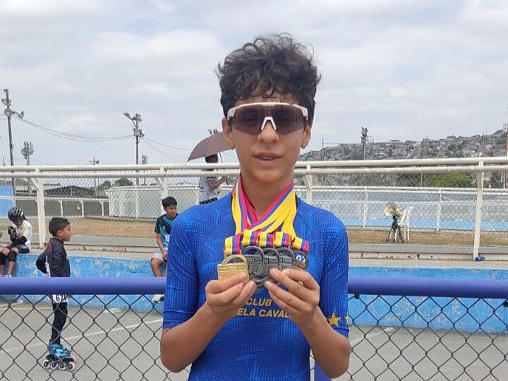 Adrián Astudillo, estudiante de 4ème, destacado en el II Ranking de Patinaje de Velocidad en Guayaquil