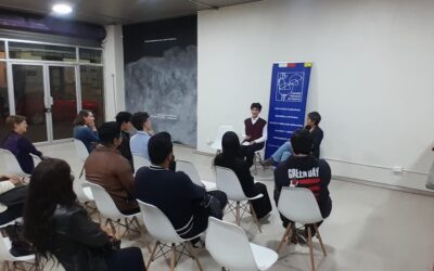 La EFC organiza el conversatorio «La construcción de la identidad lingüística» en la CCE Azuay.